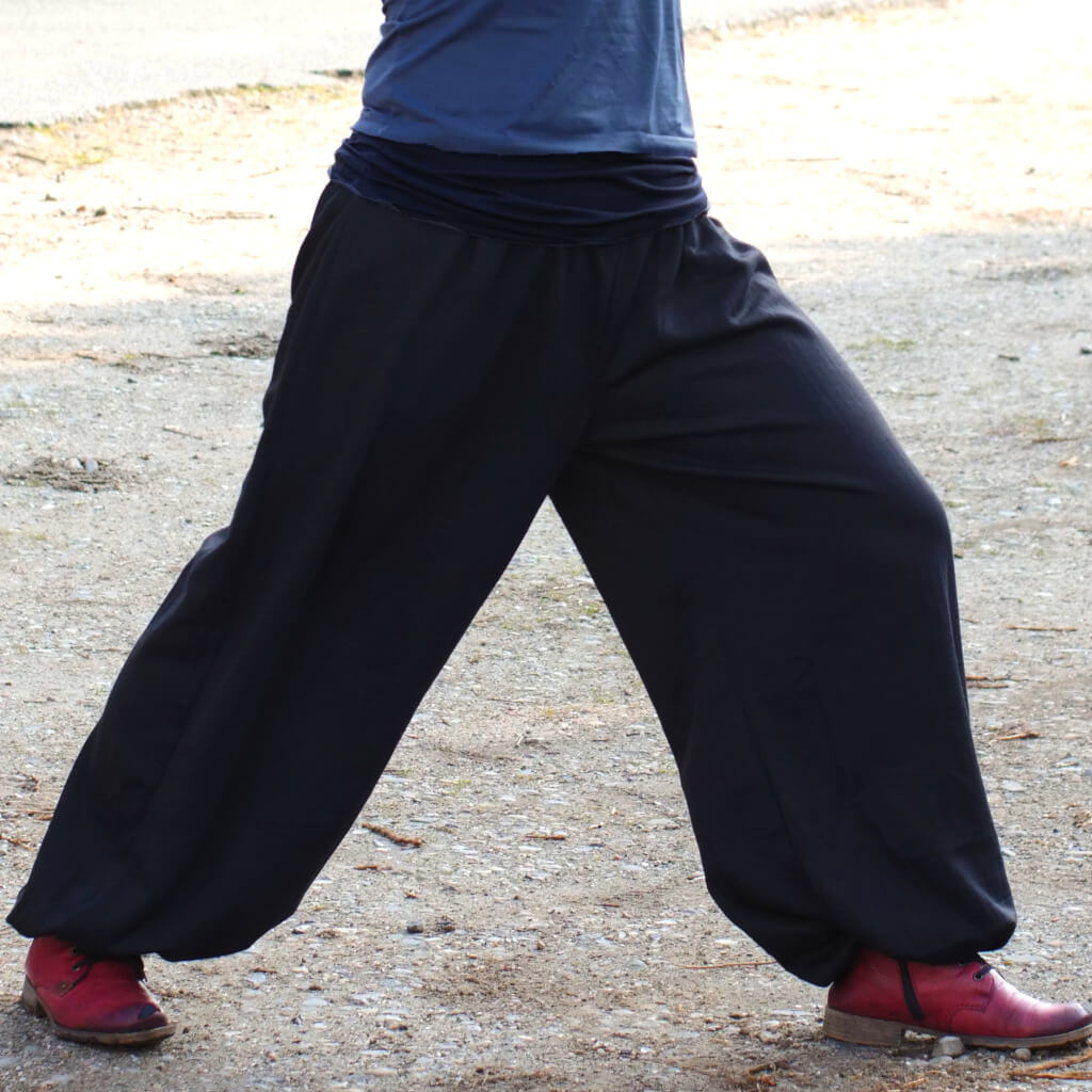 Warm Aladdin pants made of fleece in black